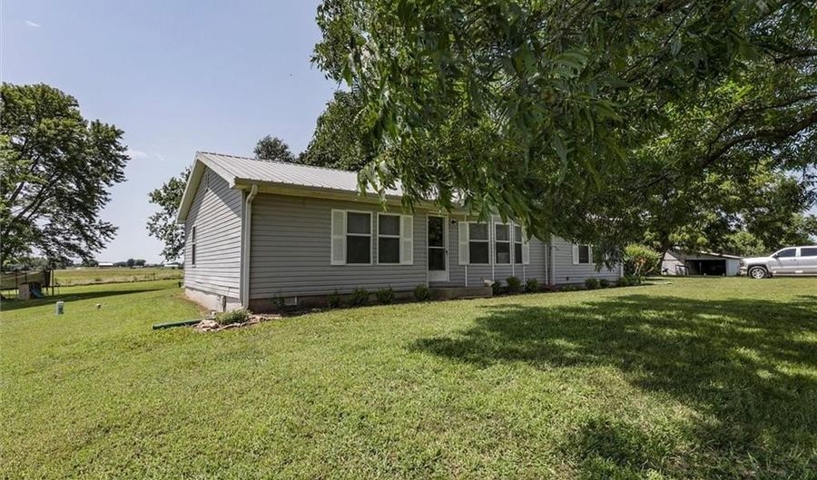 9009 NW County Road 2002, Amoret, MO 64722 - 3 Beds, 2 Bath