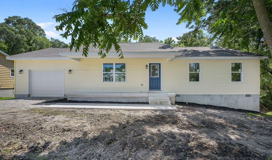 613 W 8TH St, Laurel, DE 19956 - 3 Beds, 2 Bath