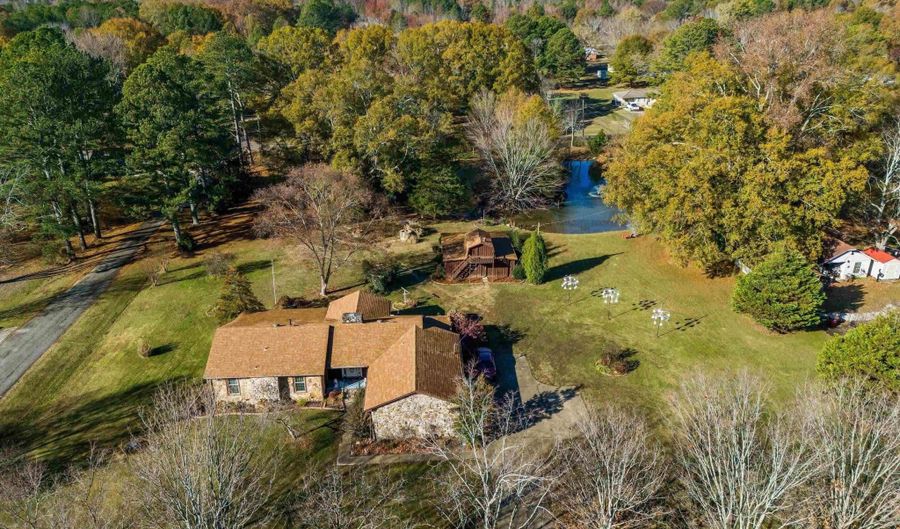 17835 Oakdale Rd, Athens, AL 35613 - 3 Beds, 2 Bath