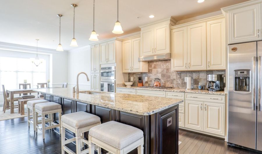 22613 NAUGATUCK Sq, Ashburn, VA 20148 - 4 Beds, 5 Bath