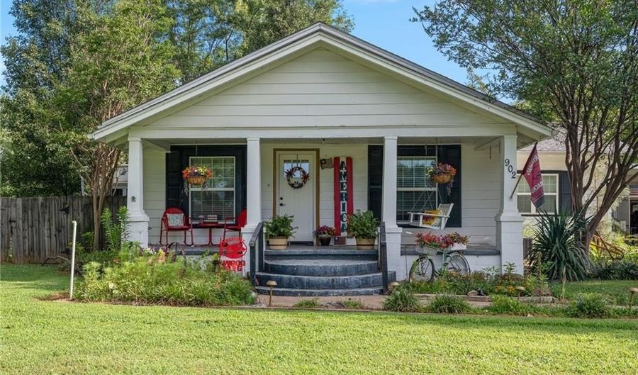 902 F St, Barling, AR 72923 - 3 Beds, 2 Bath