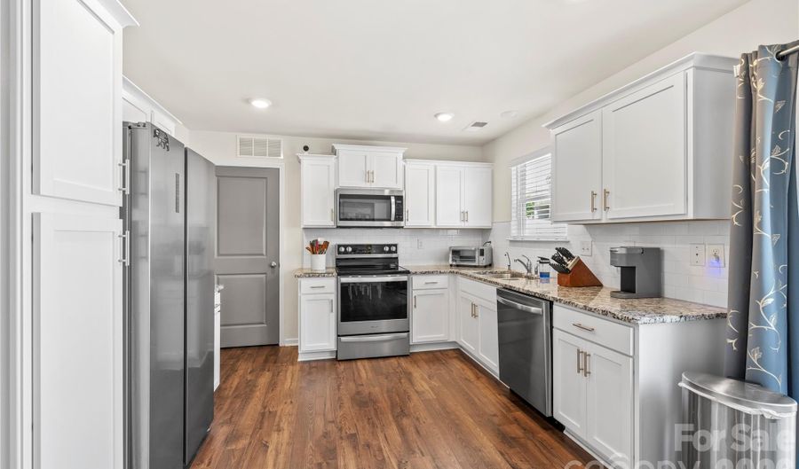 2 Chambers Garden Dr, Arden, NC 28704 - 3 Beds, 3 Bath