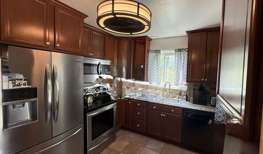 6 Rose Ln 6-53, Danbury, CT 06811 - 2 Beds, 2 Bath
