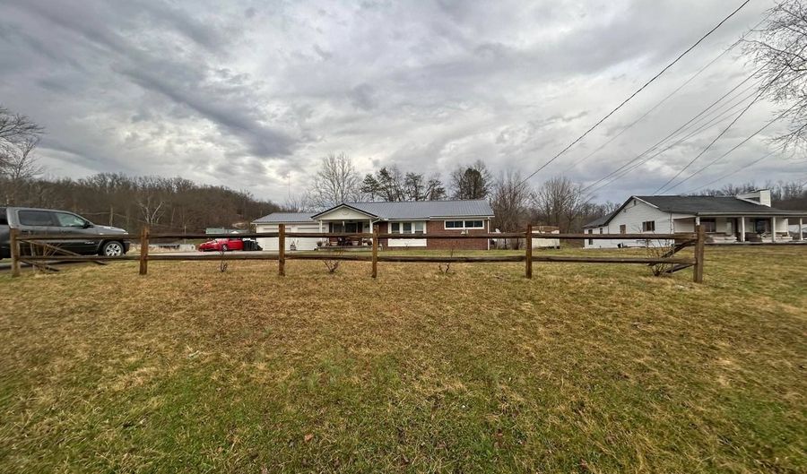 11812 Midland Trail Rd, Ashland, KY 41102 - 3 Beds, 2 Bath