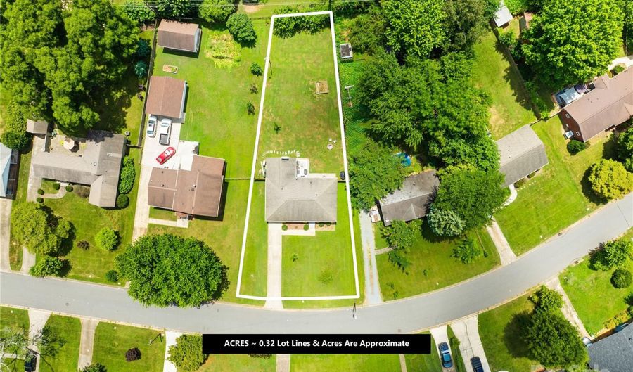 4134 Firethorne Rd, Charlotte, NC 28205 - 3 Beds, 2 Bath