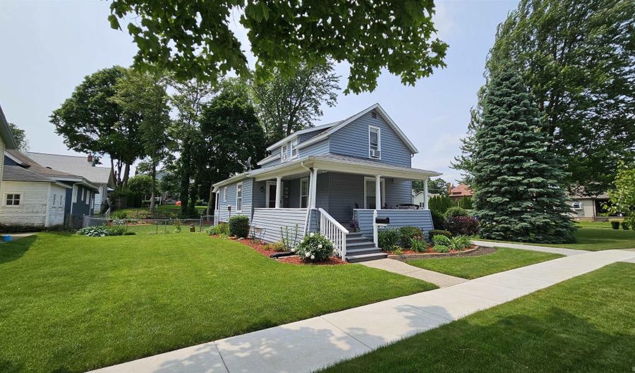 709 N Cedar St, Auburn, IN 46706 - 2 Beds, 2 Bath