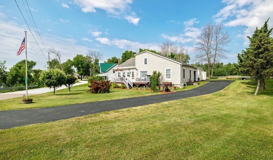 423 E Alburgh Rd, Alburgh, VT 05440 - 4 Beds, 1 Bath