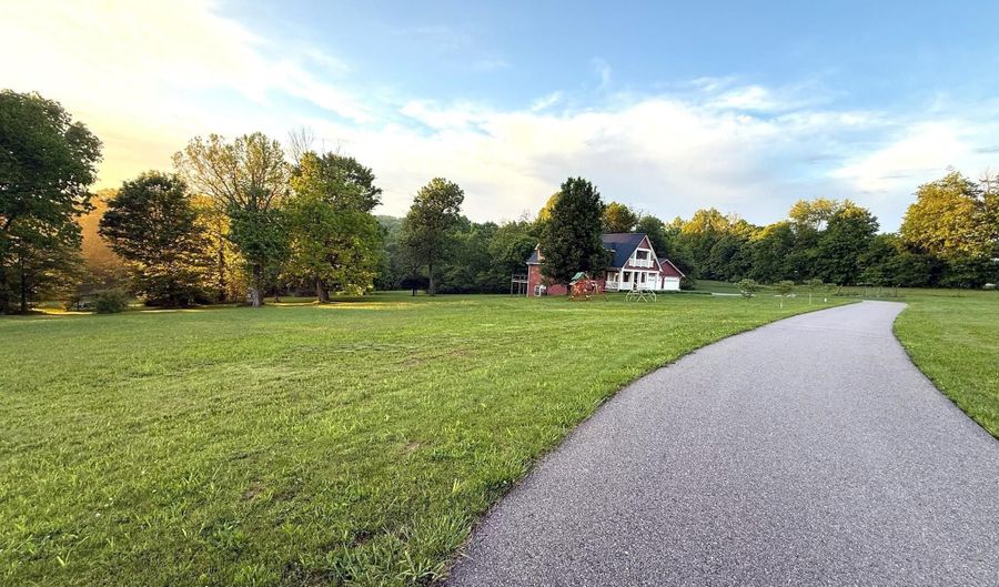 6509 Williams Rd, Bedford, IN 47421 - 4 Beds, 4 Bath