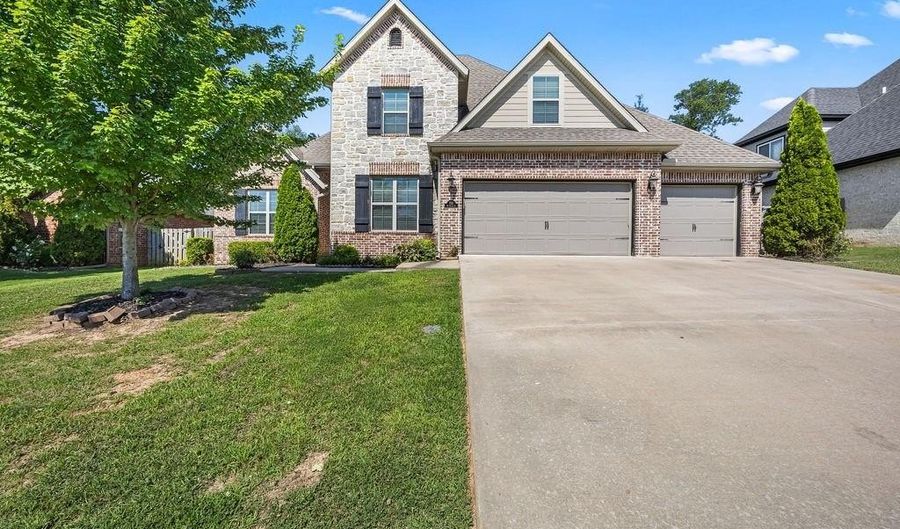 702 SE Eaton St, Bentonville, AR 72712 - 4 Beds, 3 Bath
