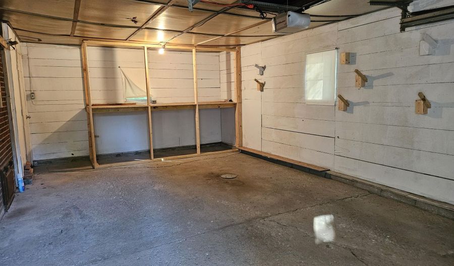 702 Leland Ct, Adrian, MI 49221 - 2 Beds, 1 Bath