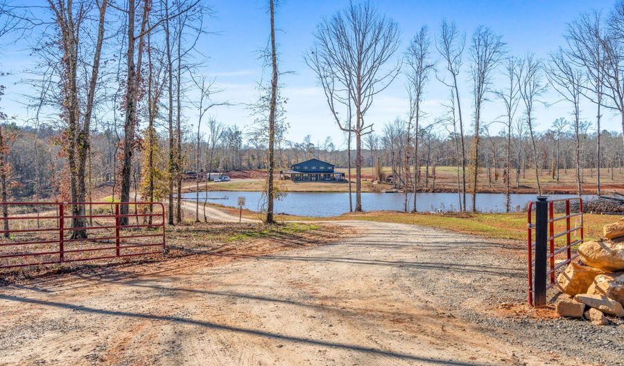 239 Walters, Barnesville, GA 30204 - 4 Beds, 4 Bath