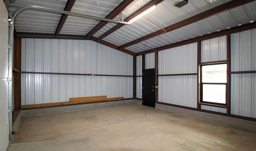 607 NW 11th St, Andrews, TX 79714 - 3 Beds, 2 Bath