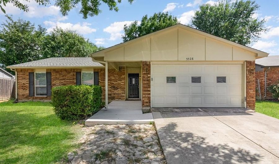 5528 King Dr, The Colony, TX 75056 - 3 Beds, 2 Bath