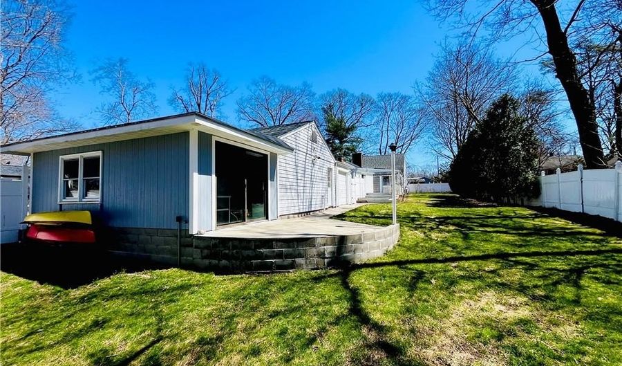109 Rogers Ave, Barrington, RI 02806 - 3 Beds, 2 Bath