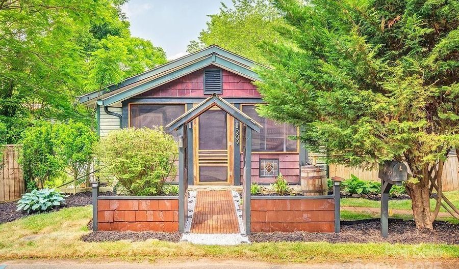 209 Glendale Ave, Asheville, NC 28803 - 2 Beds, 2 Bath