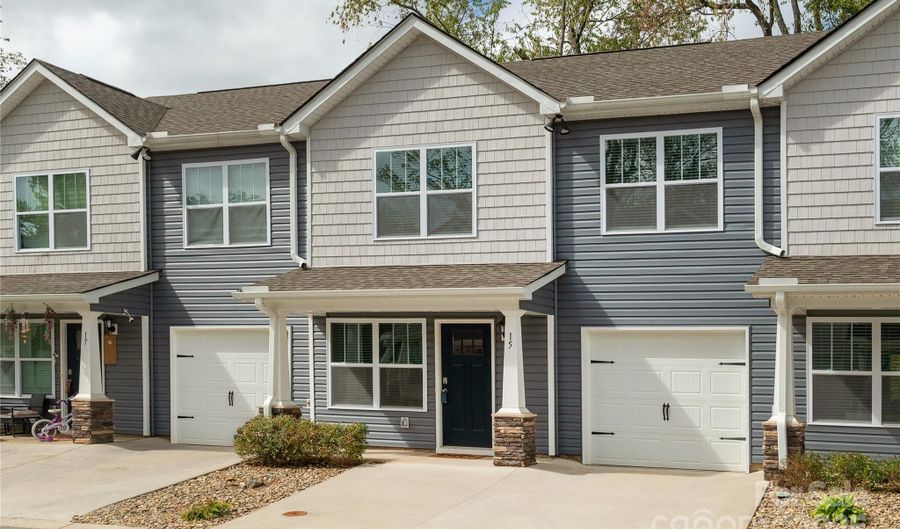 15 Virginia Commons Dr, Arden, NC 28704 - 3 Beds, 3 Bath
