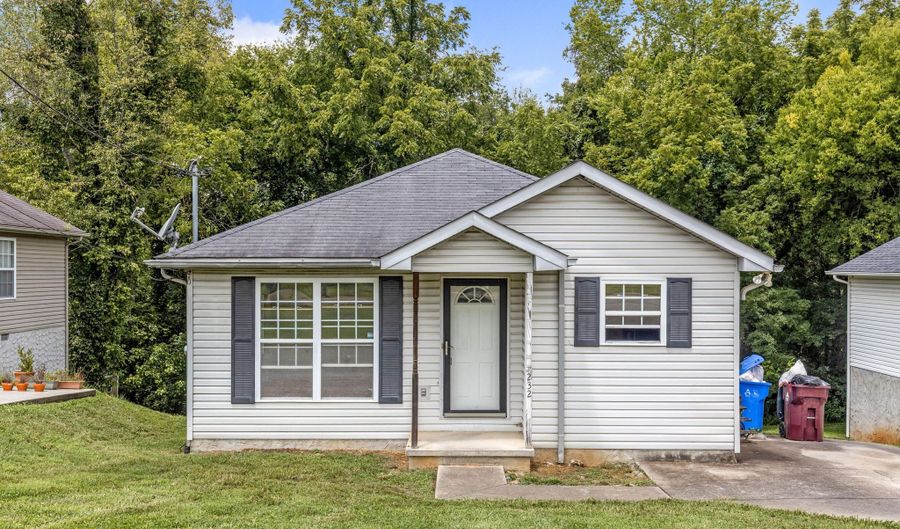 232 W Edison St, Alcoa, TN 37701 - 2 Beds, 2 Bath