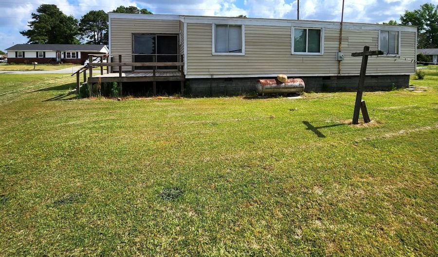 4590 Wilson Dr, Ayden, NC 28513 - 2 Beds, 1 Bath