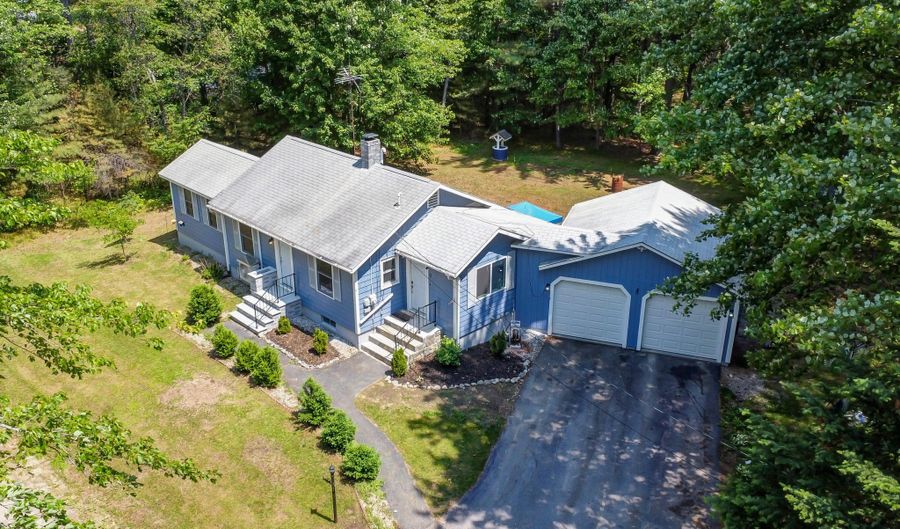 9 Middle Road Ext, Standish, ME 04084 - 2 Beds, 1 Bath