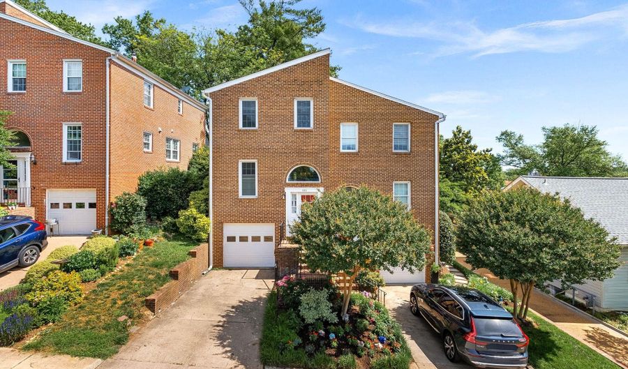 19- A W UHLER Ave, Alexandria, VA 22301 - 3 Beds, 3 Bath