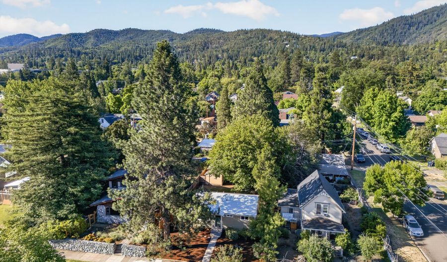 840 B St, Ashland, OR 97520 - 3 Beds, 2 Bath