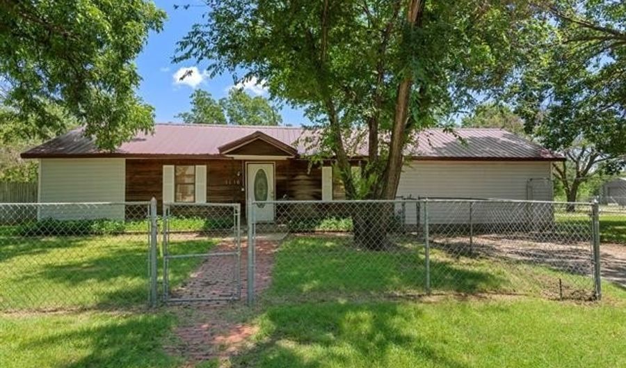 1136 S Maple Ave, Bartlesville, OK 74003 - 2 Beds, 2 Bath