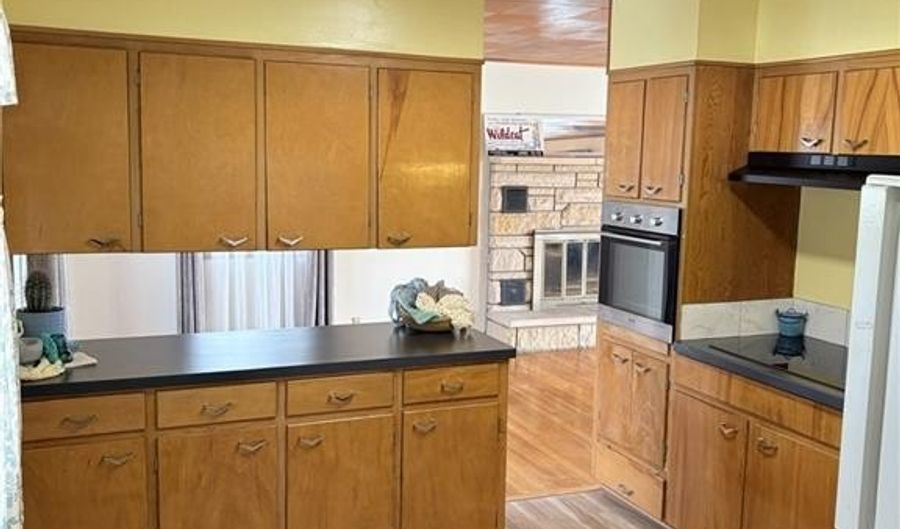 433 S 8th St, Atchison, KS 66002 - 2 Beds, 3 Bath
