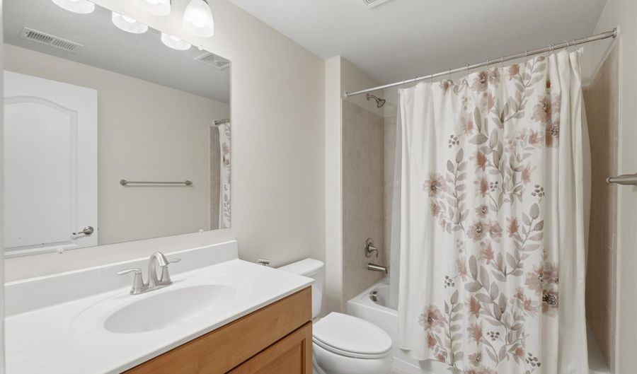 20920 ASHBURN HEIGHTS Dr, Ashburn, VA 20148 - 5 Beds, 5 Bath