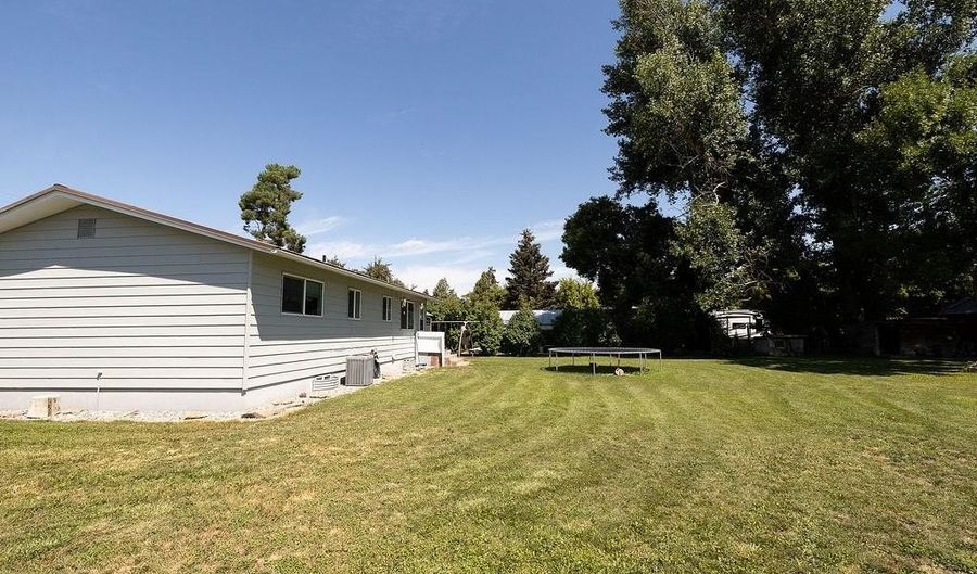 817 N 685 E, Basalt, ID 83218 - 5 Beds, 2 Bath