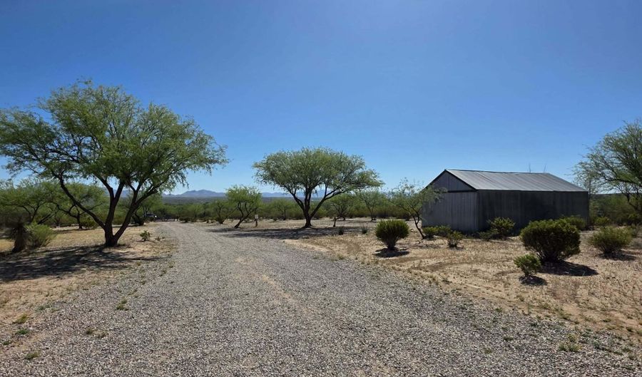 1530 N Libertine Ln, Benson, AZ 85602 - 3 Beds, 3 Bath