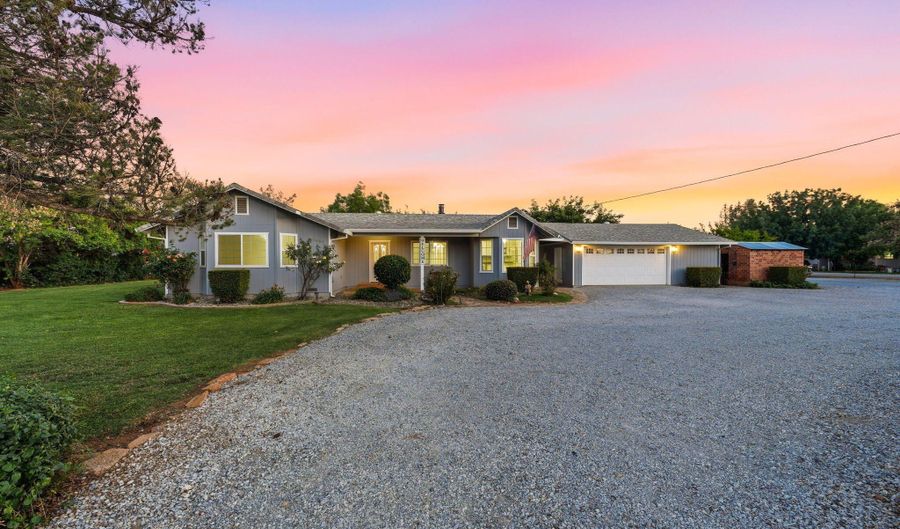 17085 Palm Ave, Anderson, CA 96007 - 4 Beds, 2 Bath