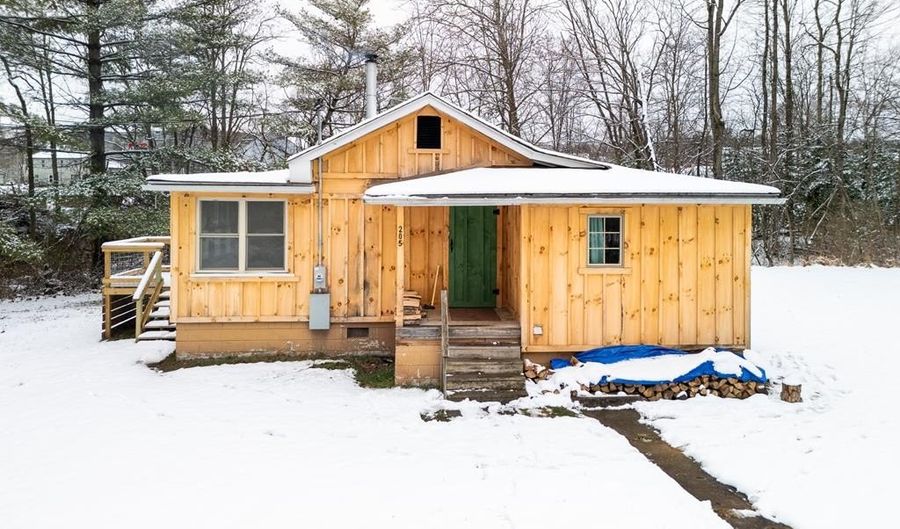 205 6th St, Beaver, WV 25813 - 3 Beds, 1 Bath