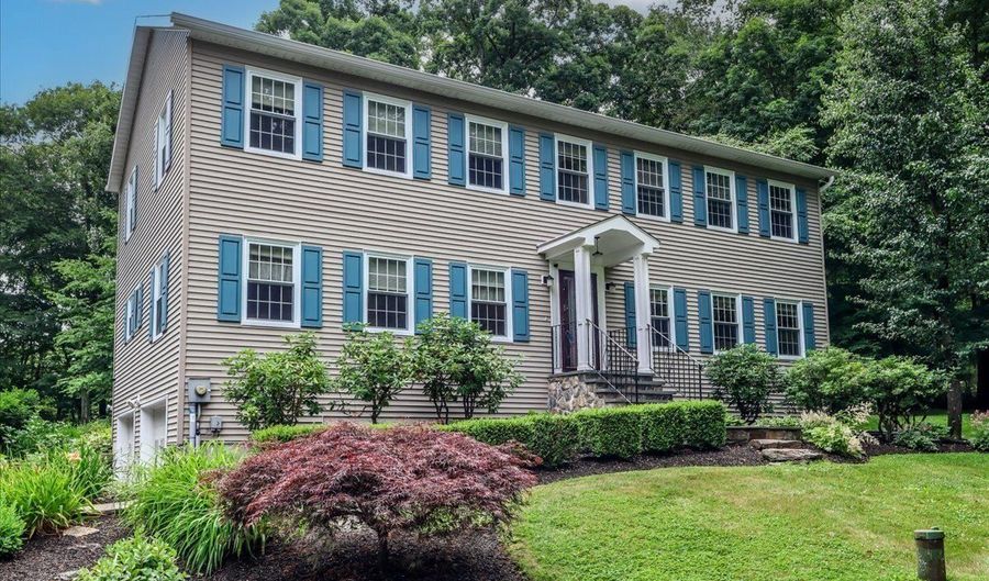 32 Country Way, Bethel, CT 06801 - 5 Beds, 3 Bath