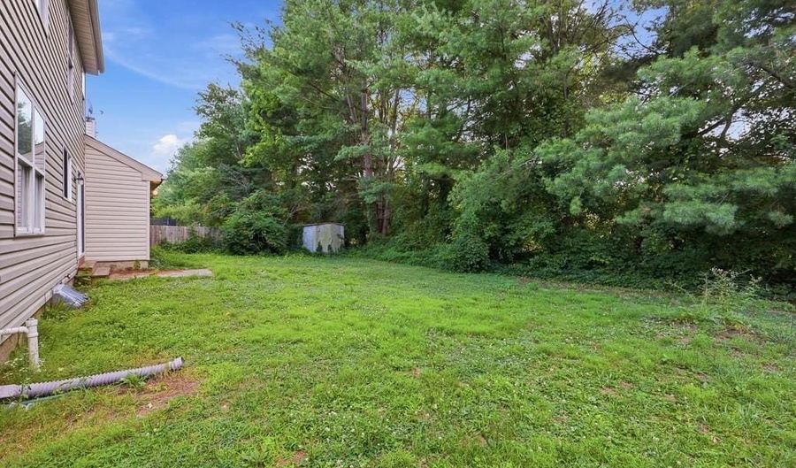 214 NORTHDOWN Dr, Dover, DE 19904 - 3 Beds, 3 Bath