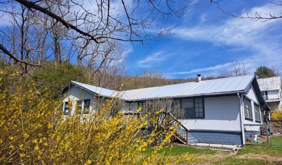 25 Reuben Wooten Rd, Banner Elk, NC 28604 - 3 Beds, 2 Bath