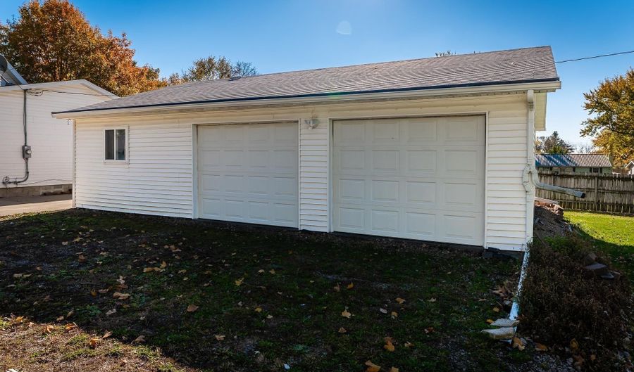 105 S Dubuque St, Albion, IA 50005 - 3 Beds, 2 Bath