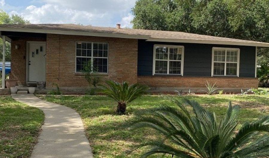 1301 Roosevelt Blvd, Alice, TX 78332 - 3 Beds, 2 Bath