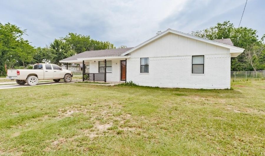 510 N Proctor St, Alvord, TX 76225 - 3 Beds, 2 Bath
