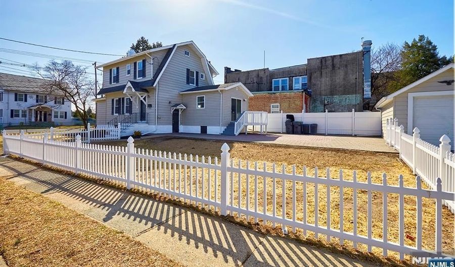 6 Levitt Ave, Bergenfield, NJ 07621 - 4 Beds, 3 Bath