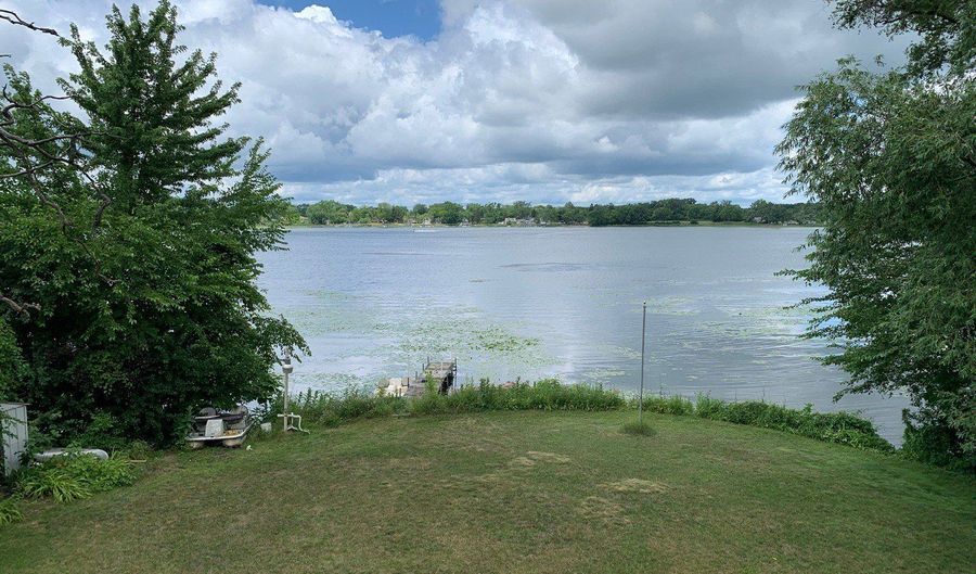 144 Oakwood Dr, Antioch, IL 60002 - 3 Beds, 3 Bath
