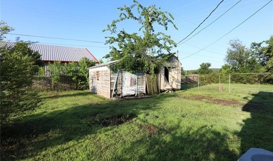 306 Highland Rd, Bartlesville, OK 74003 - 2 Beds, 1 Bath