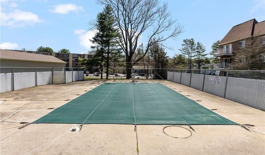 200 Hoffman Ave 206, Cranston, RI 02920 - 2 Beds, 2 Bath