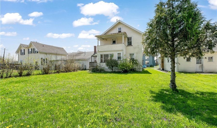1631 W 8th St, Ashtabula, OH 44004 - 3 Beds, 2 Bath