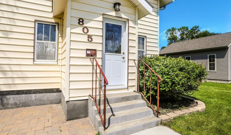 805 NE 1st Ave, Aberdeen, SD 57401 - 4 Beds, 3 Bath