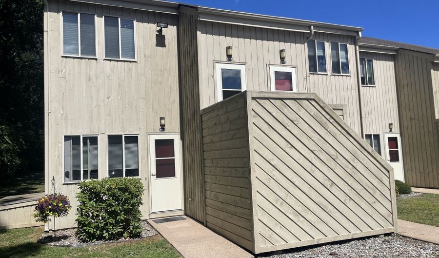 428 Emmett St APT H, Bristol, CT 06010 - 2 Beds, 1 Bath