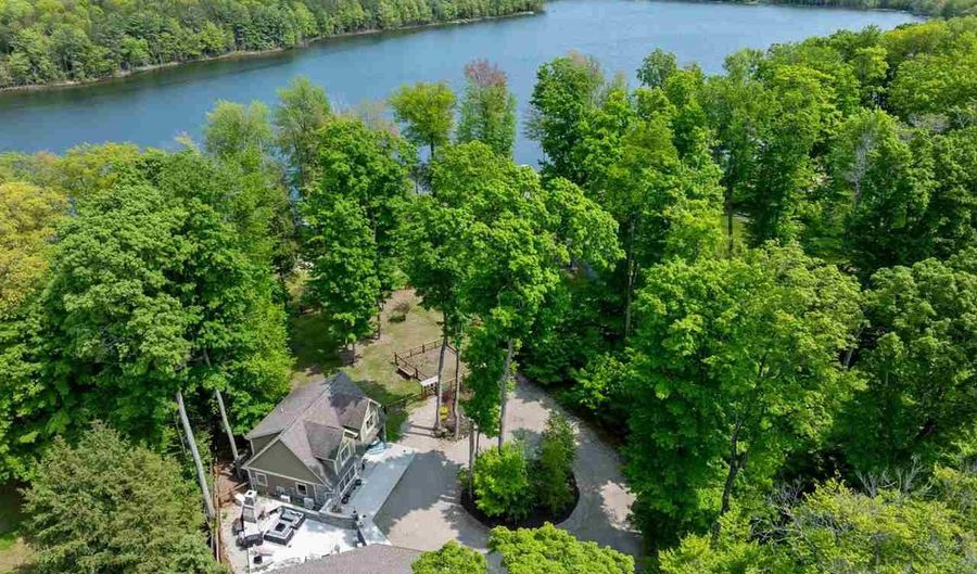7105 SE Torch Lk, Alden, MI 49612 - 4 Beds, 3 Bath