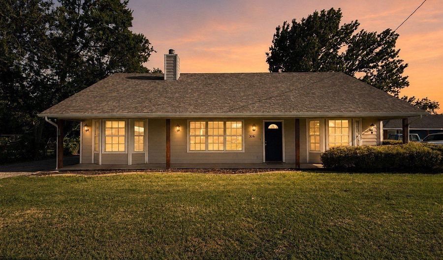 306 E 8th St, Anna, TX 75409 - 4 Beds, 3 Bath