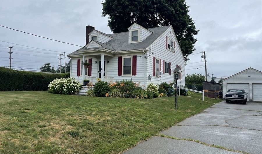 14 Forest Ave, Middletown, RI 02842 - 5 Beds, 1 Bath