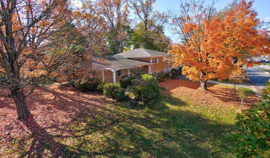 6220 ROBINWOOD Rd, Bethesda, MD 20817 - 5 Beds, 4 Bath