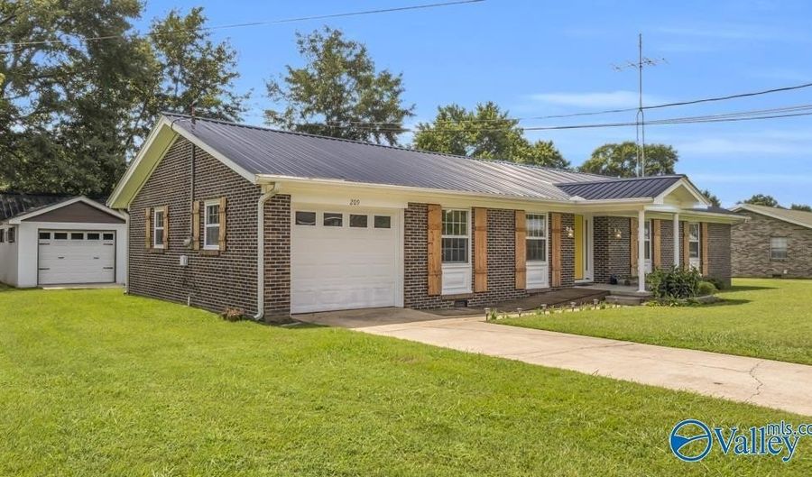 209 Noblitt St, Albertville, AL 35950 - 3 Beds, 2 Bath